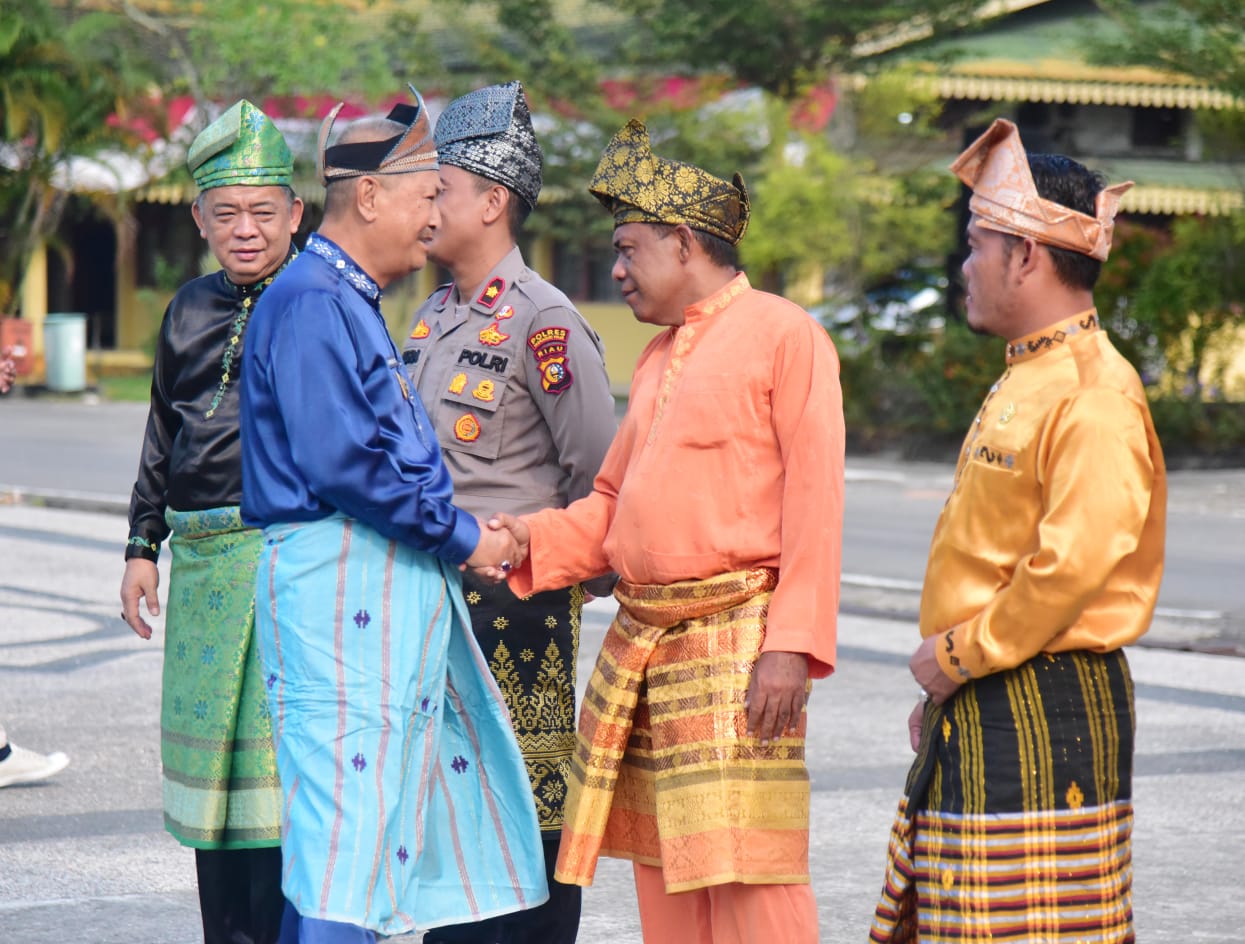 Hari Jadi Ke Provinsi Riau H Syamsuddin Uti Pimpin Apel