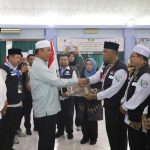 Penjabat Bupati Herman Lepas Jamaah Calon Haj Asal Inhil Kloter 04 Embarkasi Batam Menuju Madinah
