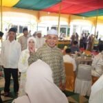 Bupati Inhil Bersama Keluarga Menerima Silaturahmi Masyarakat