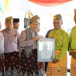 Bupati Inhil Terima Penghargaan Menteri Agama RI atas Dukungan Program “Masjid Ramah Pemudik”