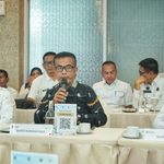 Diskusi dengan Kementerian ESDM, Bupati Indragiri Hilir usulkan seluruh Dusun Harus Teraliri Listrik.
