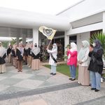 Bunda PAUD Hj. Katerina Lepas 45 Kontingen Inhil ke Porseni IGTKI-PGRI Riau IV, Pesan Jaga Kekompakan dan Harumkan Daerah