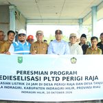 Buka Sosialisasi UPT Tiram Jaya Menjadi Dusun Mandiri & Penataan Legalitas SHM Transmigran, Bupati Inhil Serahkan SHM Warga Transmigran